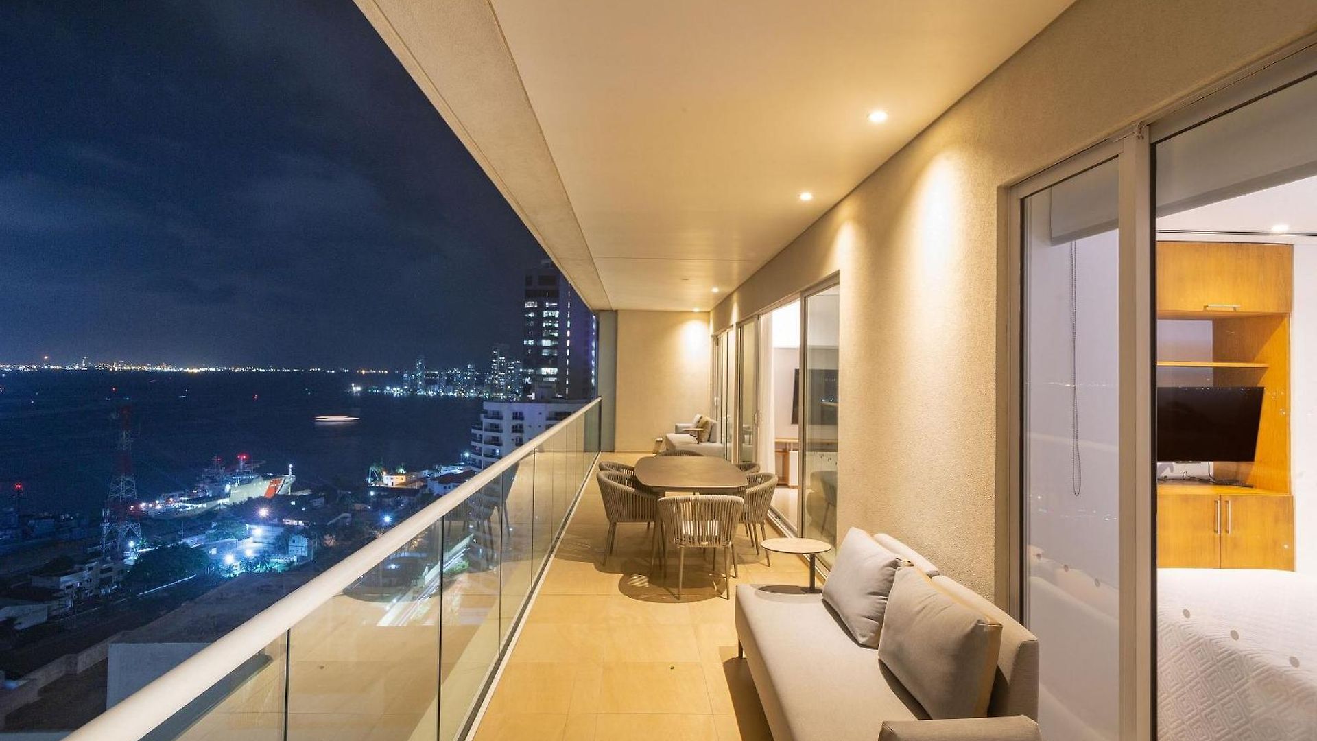 Apartment H2 *