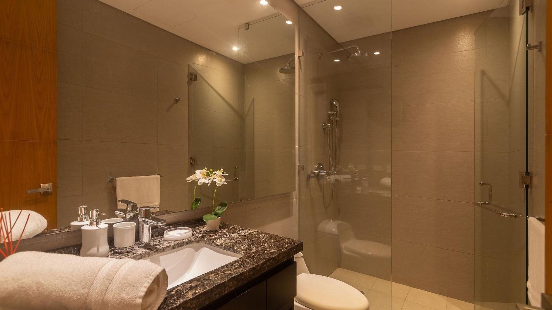 H2 Apartment *